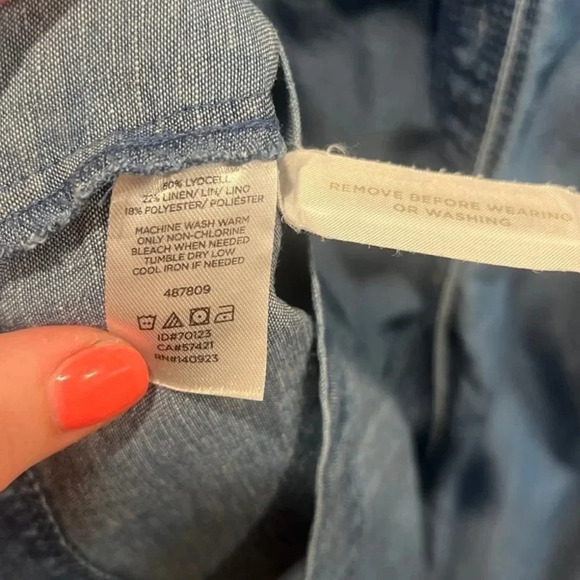 Ann Taylor LOFT Blue Denim Like Short Sleeve V Neck Casual Dress Size 8 EUC - Picture 3 of 4